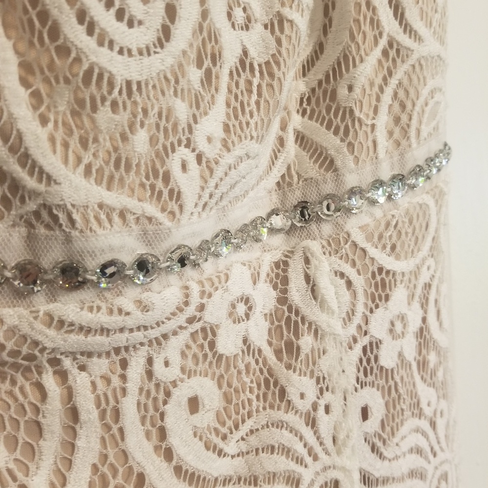 En Focus Studio off white lace sleeveless dress